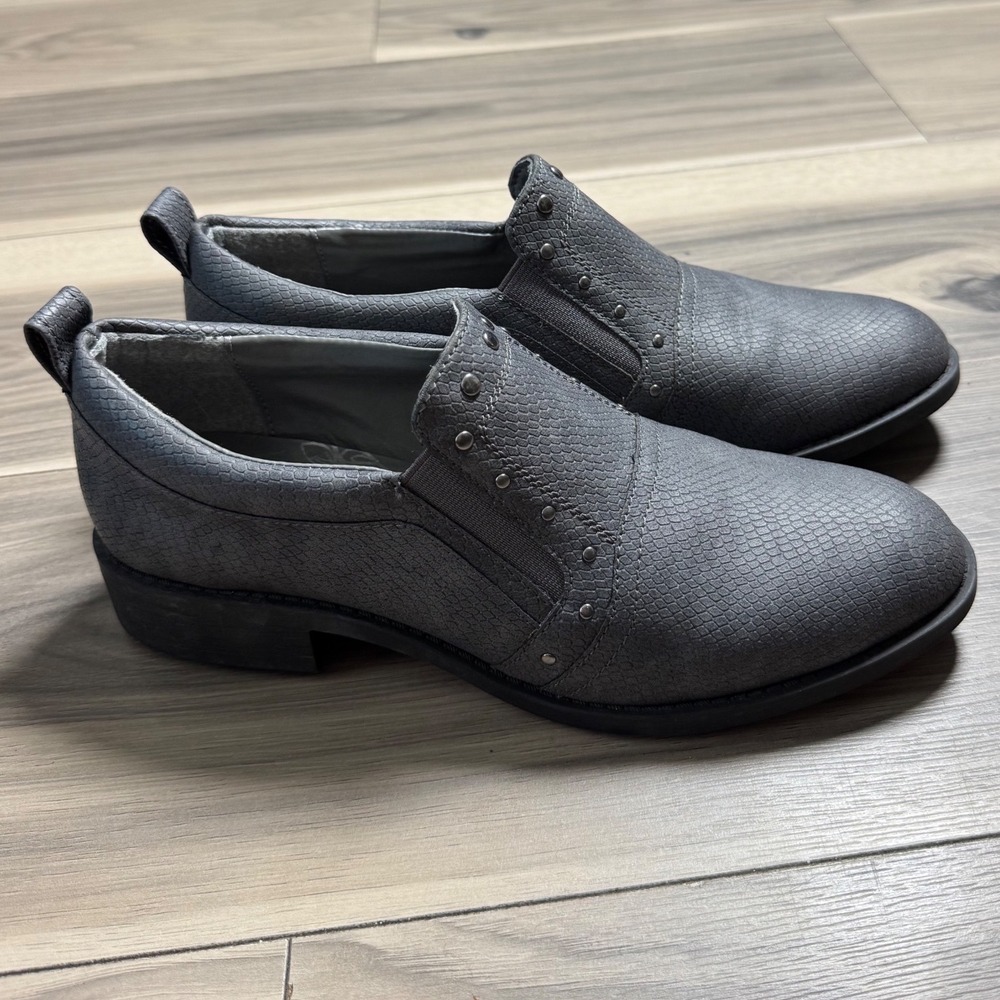 Mootsies Tootsies Womens Grey Snakeskin Studded Slip On Loafers Size 7.5